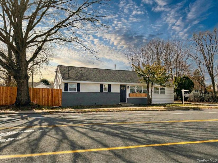 3323 Great Neck Road, Amityville NY 11701