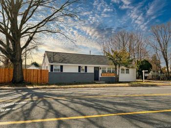 3323 Great Neck Road