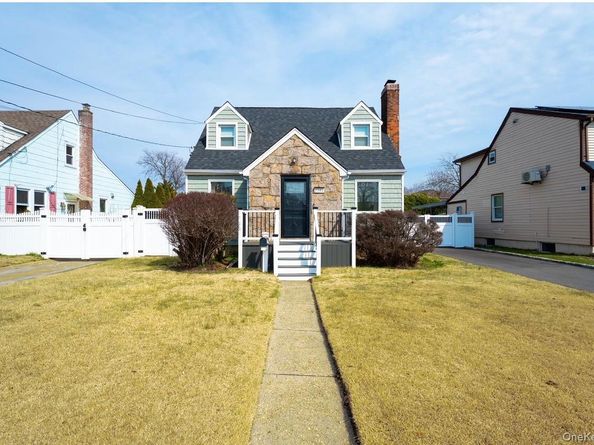2381 Yorktown Street, Oceanside NY 11572