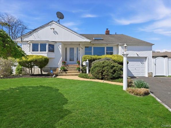 1600 Milburn Court, Wantagh NY 11793