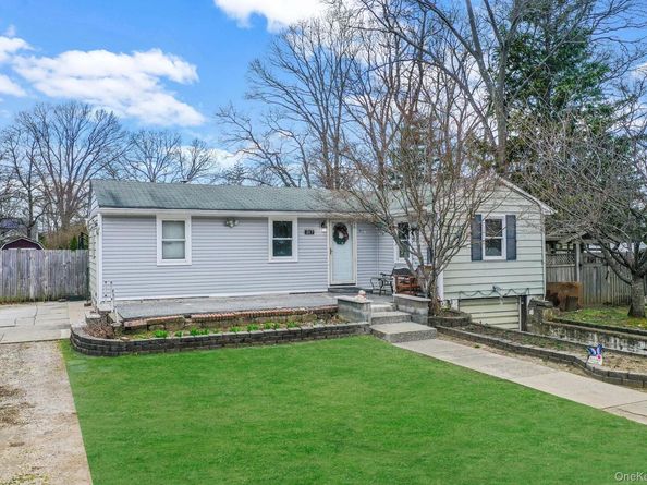 317 Centre Avenue, Lindenhurst NY 11757