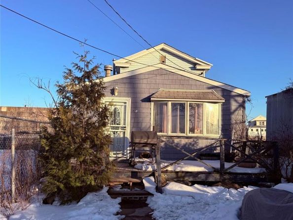 15531 Bayview Avenue, Rosedale NY 11422