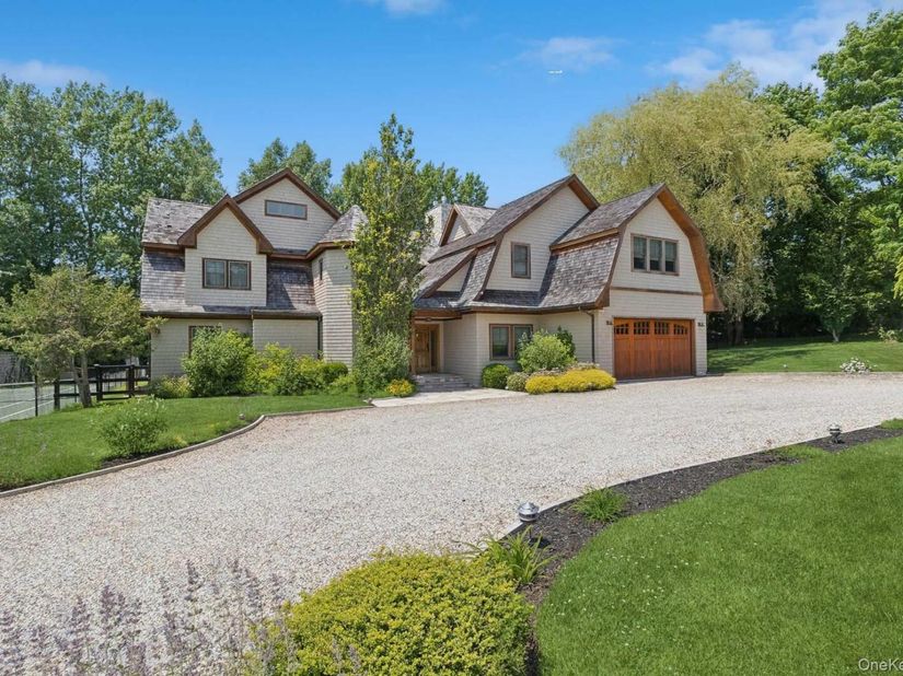 1366 Scuttle Hole Road, Water Mill NY 11976