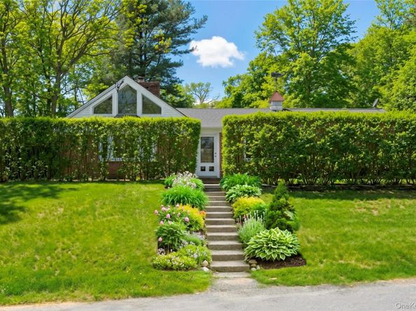 29 Squiretown Road D, Hampton Bays NY 11946