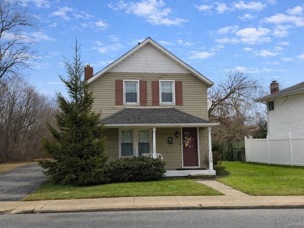 2349 S Seamans Neck Road, Seaford NY 11783