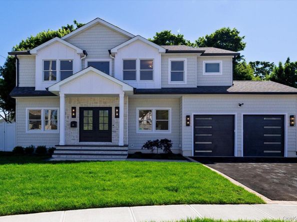 8 Van Cott Place, North Bellmore NY 11710