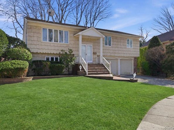 881 Buckley Place, Westbury NY 11590