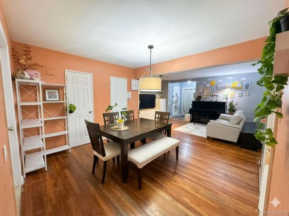 224-24 Union Turnpike 4R, Oakland Gardens NY 11427