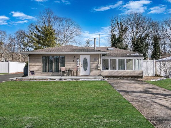 35 Strafford Street, Mastic NY 11950