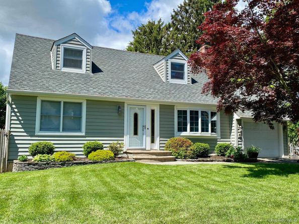 9 Agnes Court, Melville NY 11747