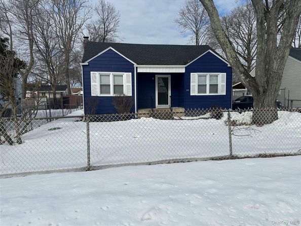23 Hemlock Street, Wyandanch NY 11798