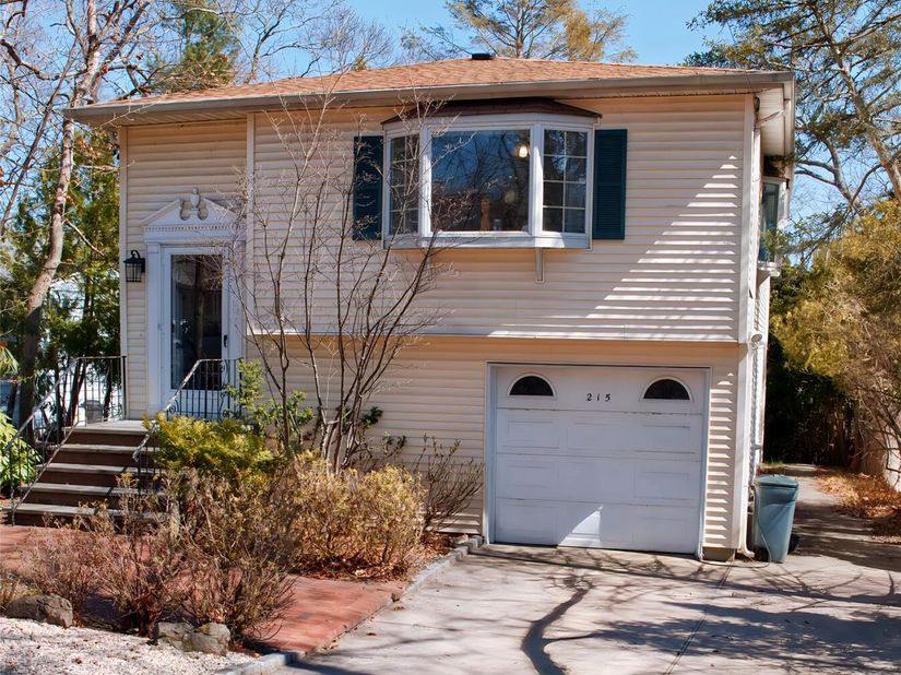 215 Lakeside Trail, Ridge NY 11961