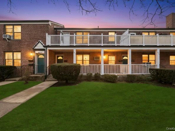 196-72 69th Ave 1 FL, Fresh Meadows NY 11365