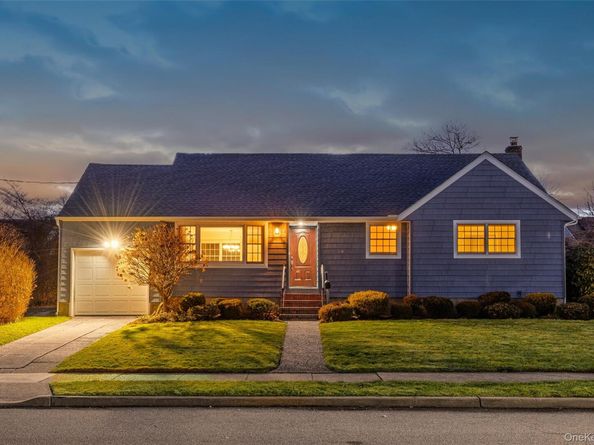 2474 Margaret Street, Bellmore NY 11710