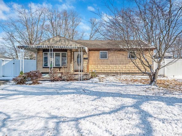 2711 Connecticut Avenue, Medford NY 11763