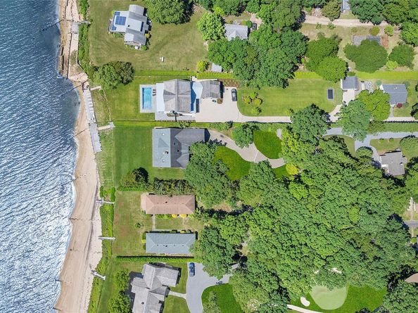 2100 Park Avenue, Mattituck NY 11952