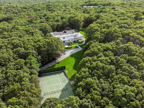 198 Two Holes of Water Road, East Hampton NY 11937