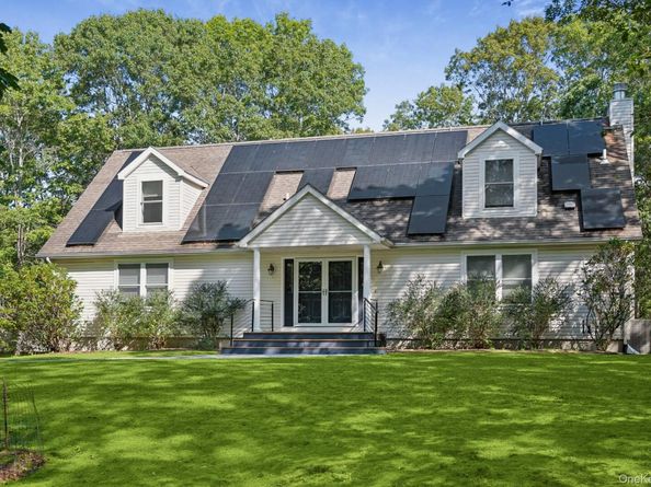 70 Straight Path, Southampton NY 11968