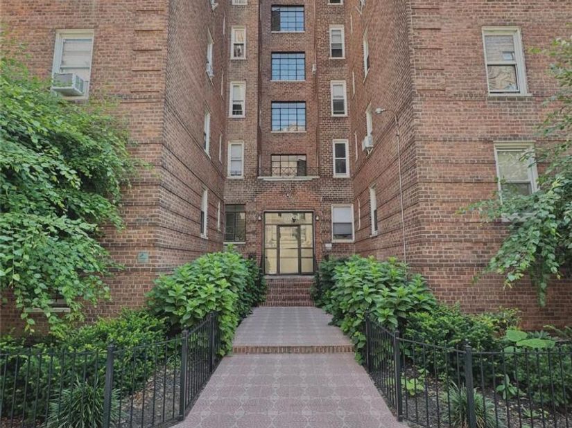 2090 Barnes Avenue 3G, Bronx NY 10462