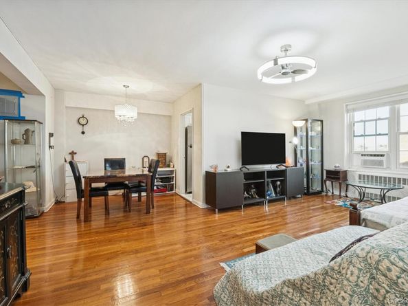 139-09 84th Drive 408, Briarwood NY 11435