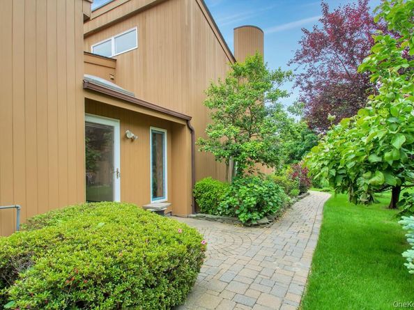 84 Kristin Lane, Hauppauge NY 11788