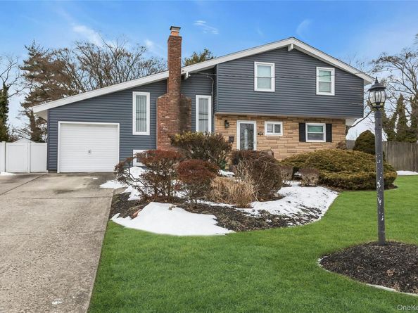 360 Locust Avenue, Oakdale NY 11769