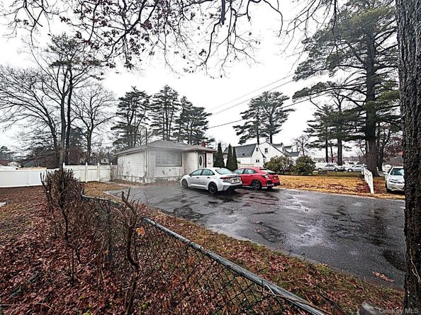 132 8th Street, Brentwood NY 11717