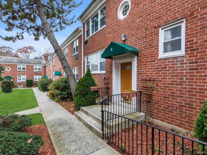643 Pelham Road 6D, New Rochelle NY 10805