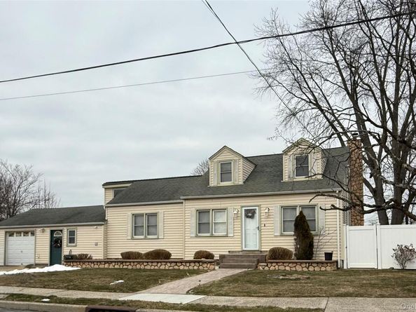 57 Laurel Road, Lindenhurst NY 11757