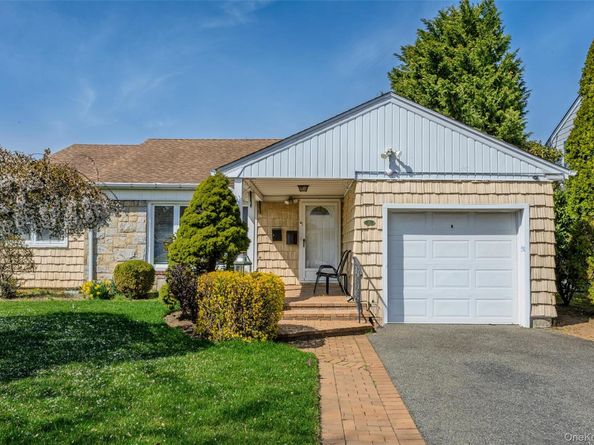25 Lawrence Street, New Hyde Park NY 11040