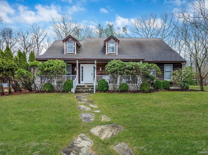 128 Springy Banks Road, East Hampton NY 11937