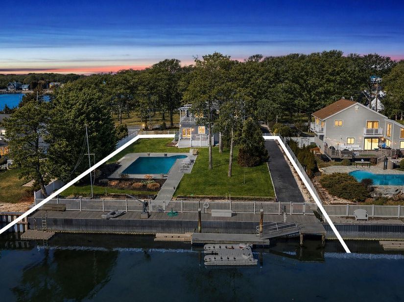 8 Canal Way, Hampton Bays NY 11946