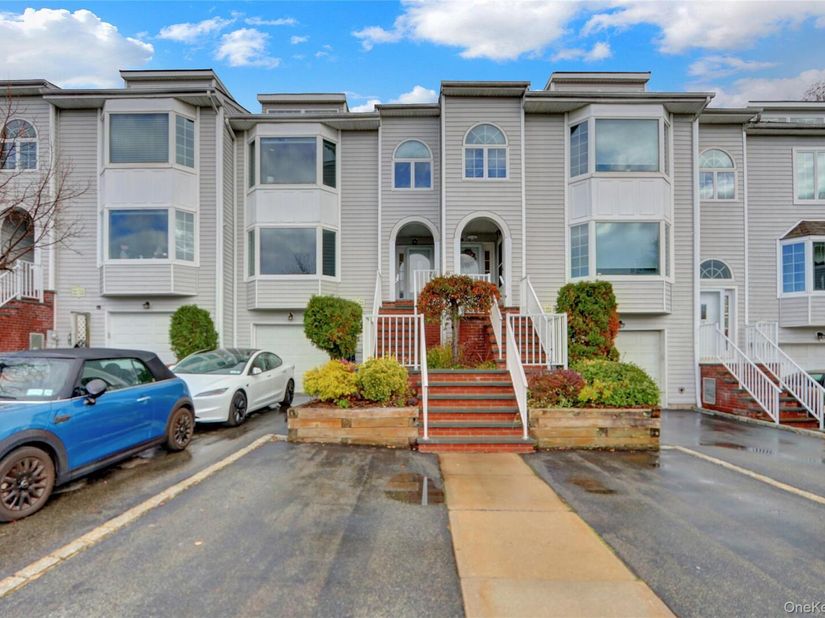 241-70 Oak Park Drive 84B, Little Neck NY 11362