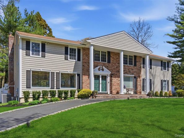 20 Hemingway Drive, Dix Hills NY 11746