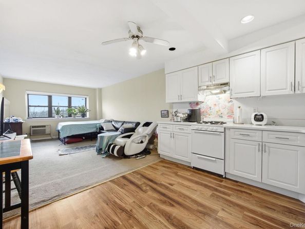 1910 Pelham Parkway S 4E, Bronx NY 10461
