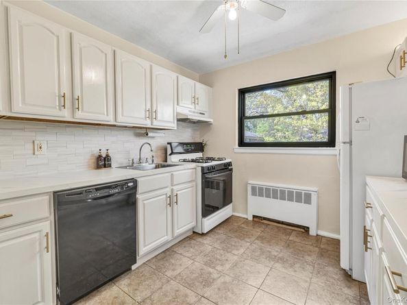21974 75th Avenue 224B2, Oakland Gardens NY 11364