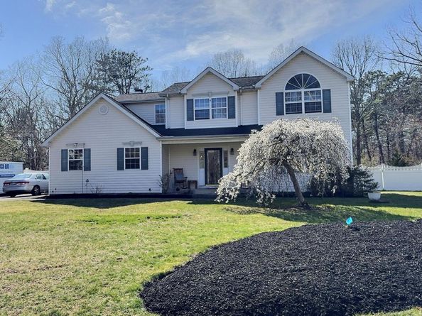 29 Terra Pines Gate, Yaphank NY 11980