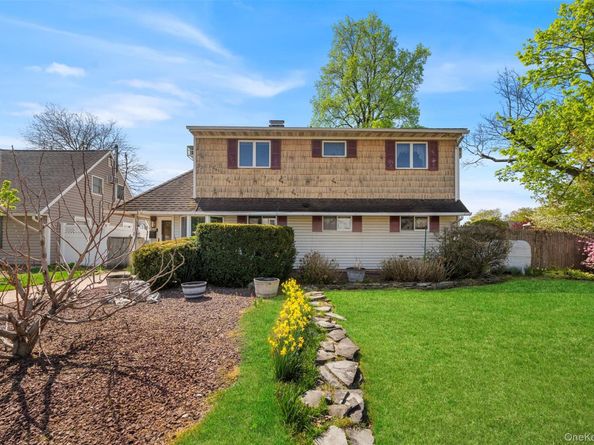 2 Bent Lane, Levittown NY 11756