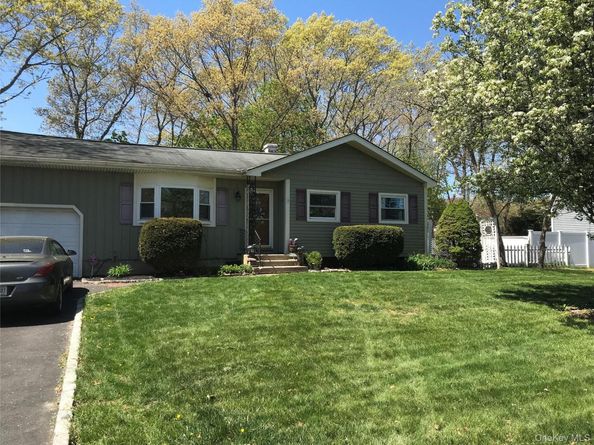 8 Shenandoah Boulevard, Port Jefferson NY 11776