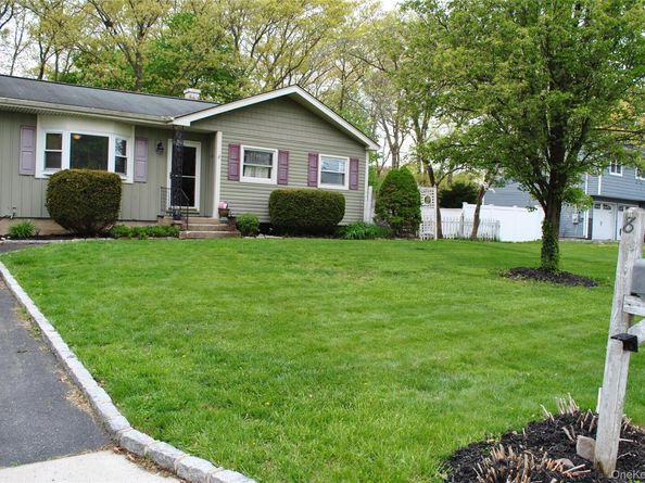 8 Shenandoah Boulevard, Port Jefferson NY 11776
