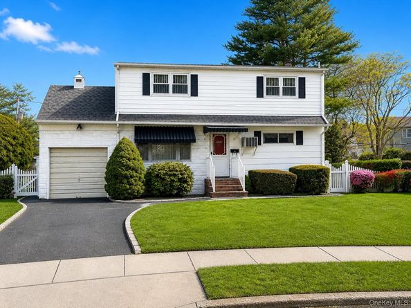 1733 Meadow Court, East Meadow NY 11554