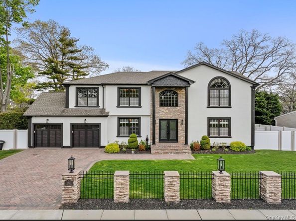 250 N 5th Street, Lindenhurst NY 11757