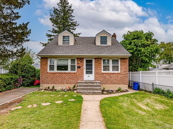 31 Locust Street, Westbury NY 11590