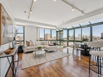 1 Daniel Burnham Court