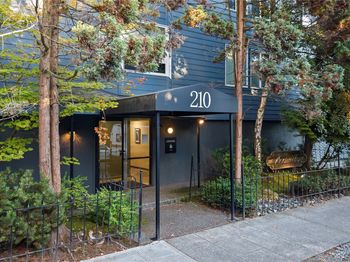 210 Boylston Avenue E