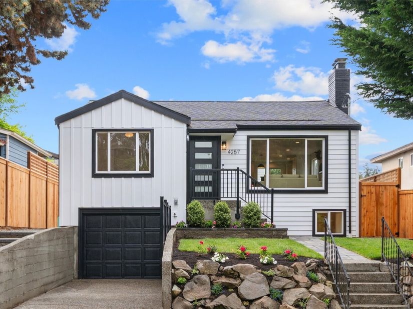 4257 W 33rd Ave W 1, Seattle WA 98199
