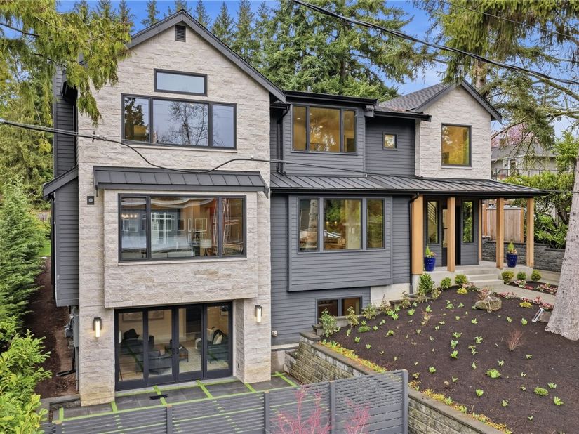 10710 SE 16th Street, Bellevue WA 98004