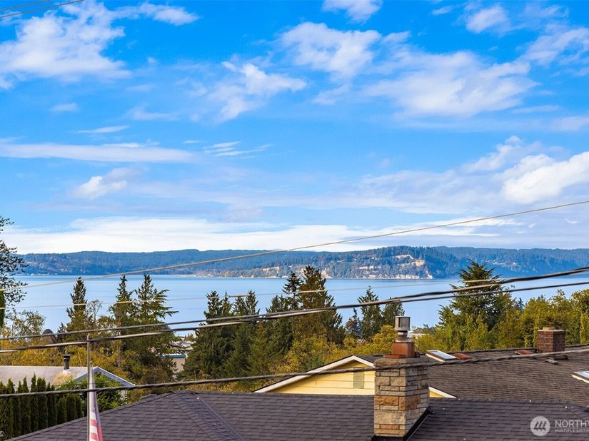 554 Paradise Lane C202, Edmonds WA 98020