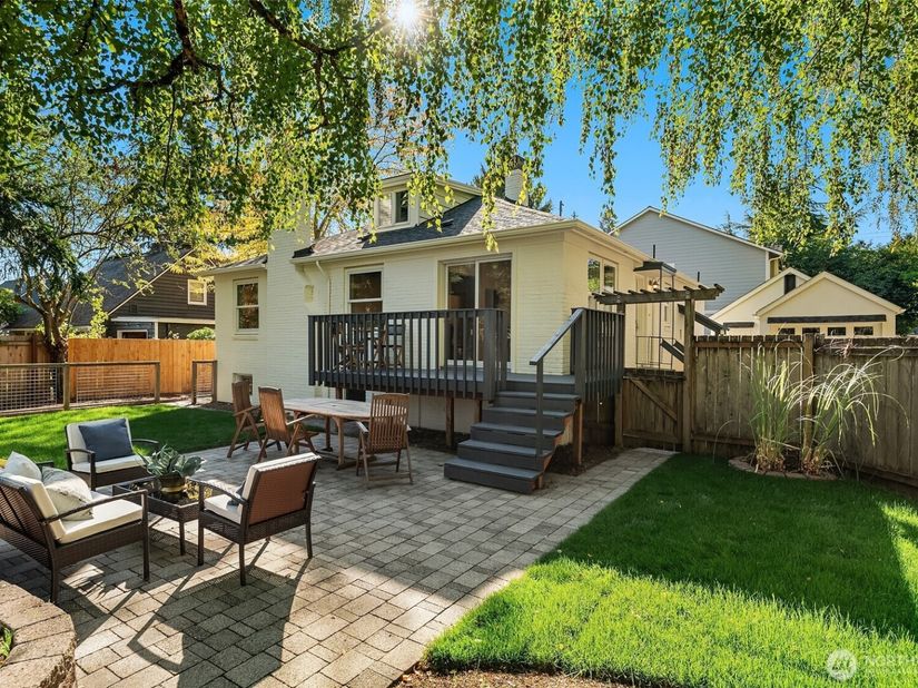 8015 42nd Avenue NE, Seattle WA 98115