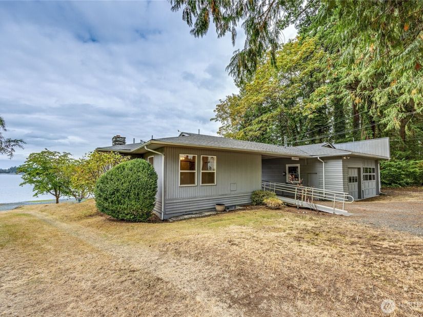 1536 Shorewood Drive, Bremerton WA 98312